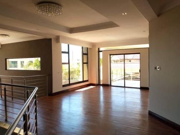 stunning-4-bedroom-double-storey-house-for-rent-big-5