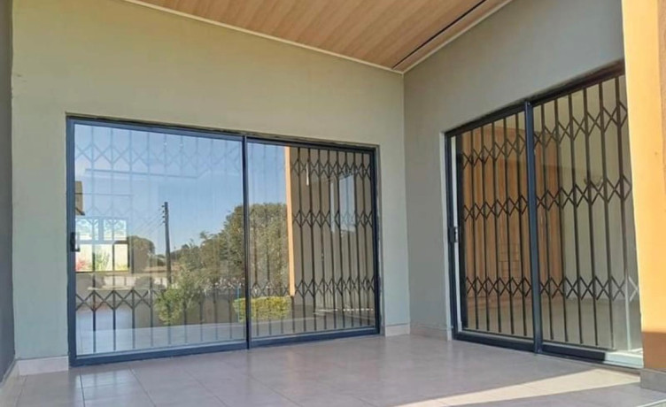 3-bedroom-flats-for-sale-in-ibex-hill-big-4