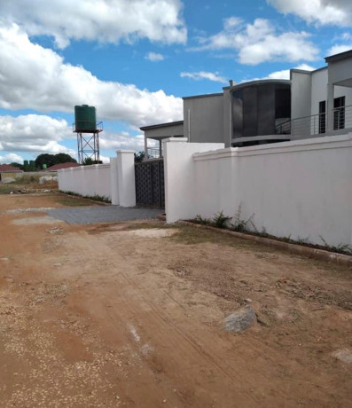 neat-and-spacious-5-bedroom-house-for-sale-in-ibex-hill-big-4