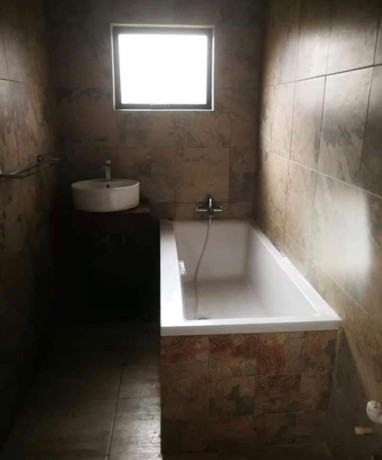 3-bedroom-flat-for-rent-in-makeni-big-6