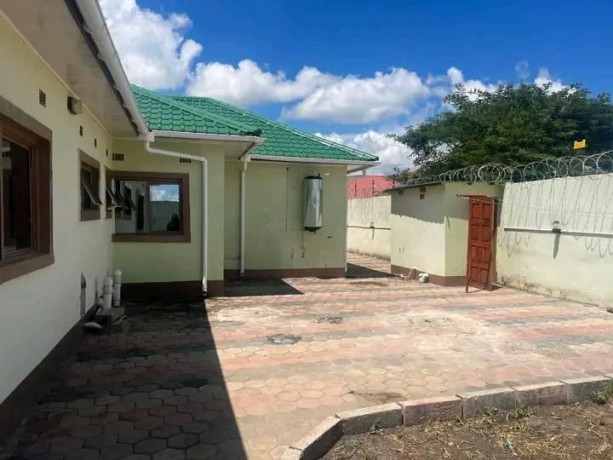 4-bedroom-house-for-rent-in-makeni-big-2