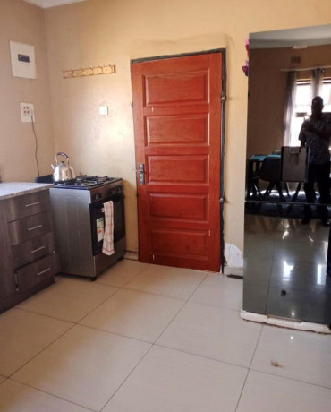 2-bedroom-flat-for-rent-in-chalala-big-3