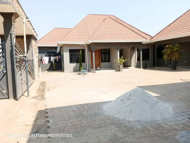 2-bedroom-flat-for-rent-in-chalala-big-1