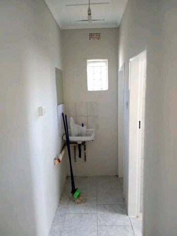 1-bedroom-flat-for-rent-in-makeni-big-4