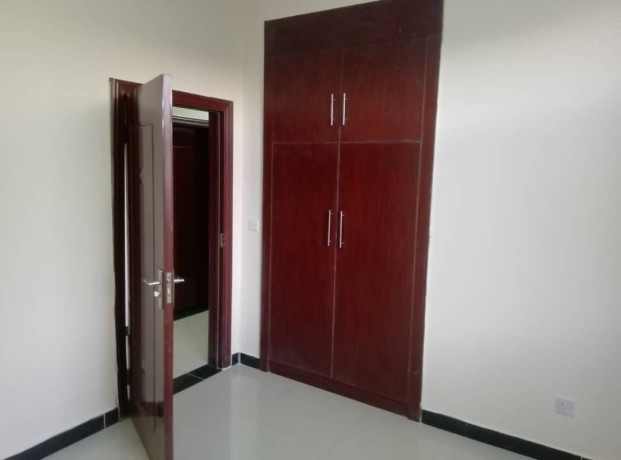 three-bedroom-house-in-silverest-gardens-big-3