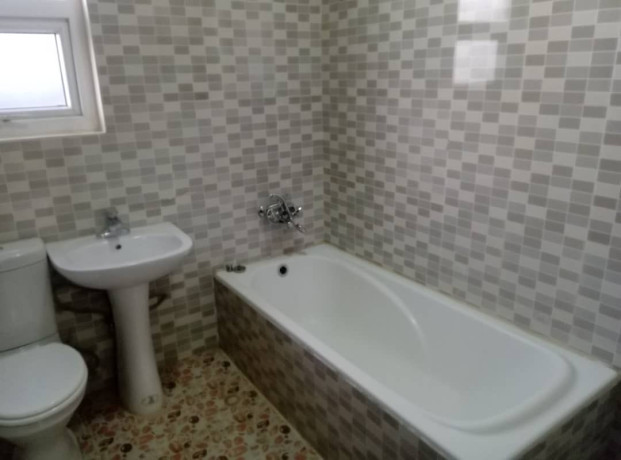 three-bedroom-house-in-silverest-gardens-big-4