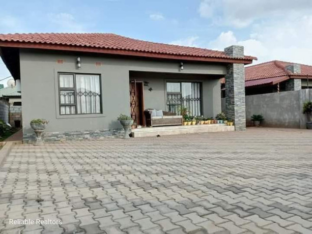 3-bedroom-flat-for-sale-in-chalala-big-5