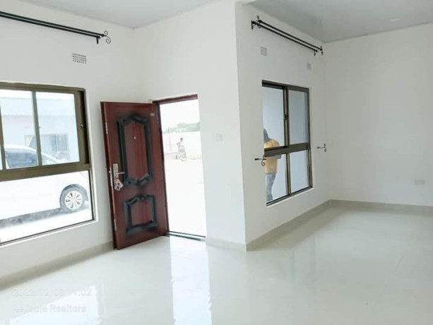 2-bedroom-flat-for-rent-in-makeni-big-4