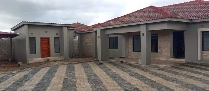 4-bedroom-house-for-sale-in-new-kasama-big-5