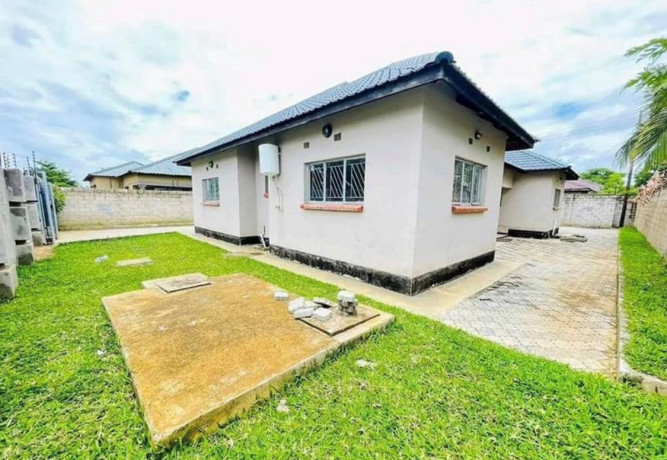 3-bedroom-house-for-sale-in-meanwood-big-0