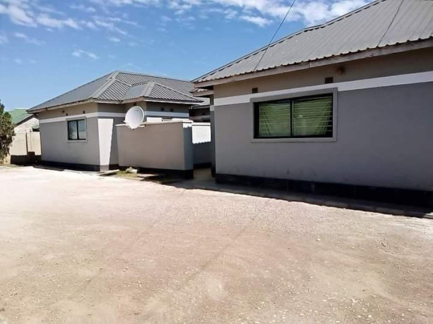 3-bedroom-flat-for-rent-in-chalala-big-2