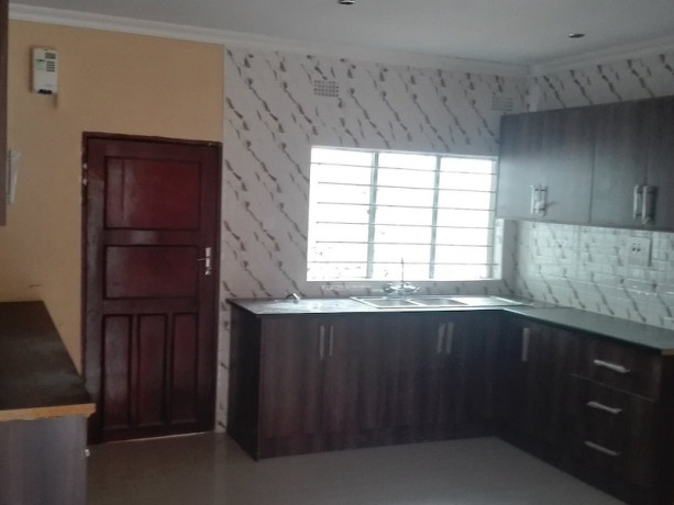 3-bedroom-flats-in-a-complex-for-rent-in-ibex-hill-big-1