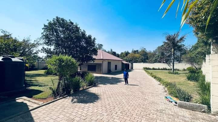 3-bedroom-flat-for-rent-in-mashalands-big-9