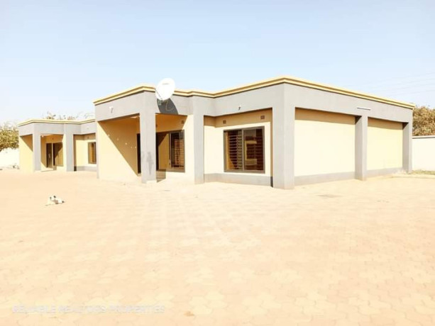 2-bedroom-flat-for-rent-in-chalala-big-4