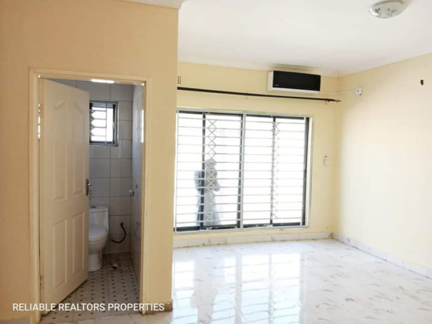 2-bedroom-flat-for-rent-in-chalala-big-3