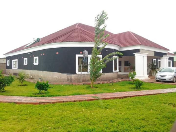 5-bedroom-flat-for-sale-in-chalala-big-3