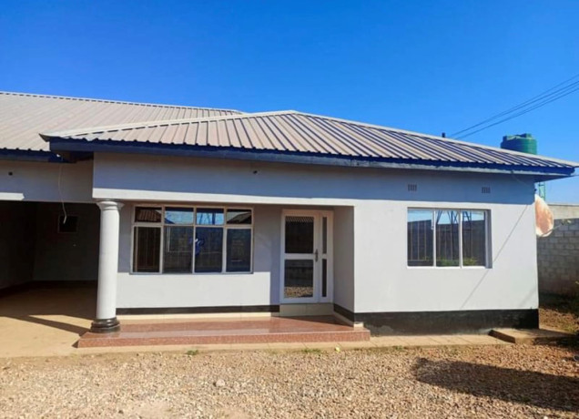 3-bedroom-flat-for-rent-in-chalala-big-5