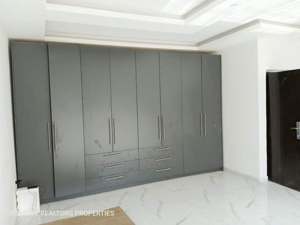 3-bedroom-flat-for-rent-in-chalala-big-9
