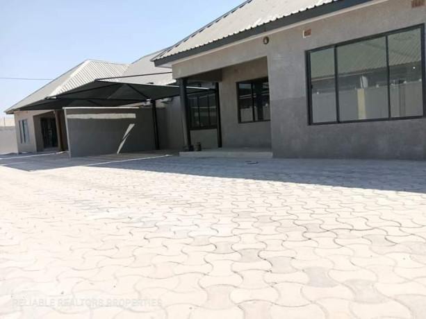 3-bedroom-flat-for-rent-in-chalala-big-2