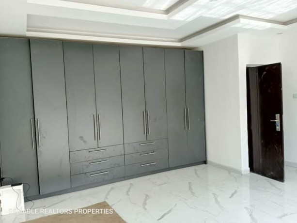 3-bedroom-flat-for-rent-in-chalala-big-6