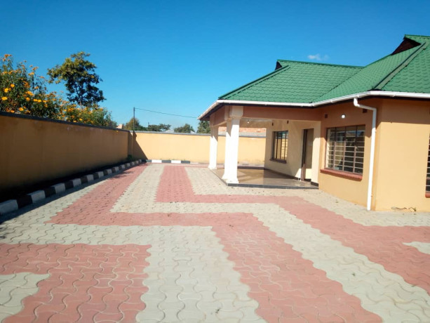 3-bedroom-house-for-rent-in-golf-estate-solwezi-big-3