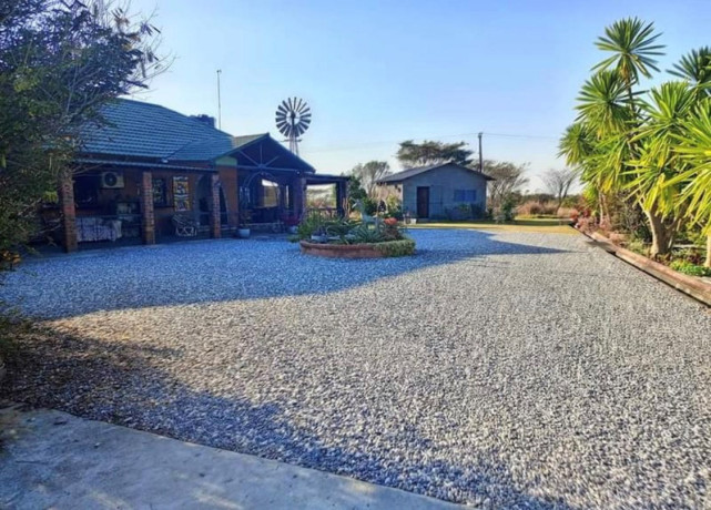 vintage-4-bedroom-house-for-sale-in-kabwe-big-1