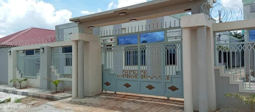 beautiful-3-bedroom-flat-for-rent-in-chalala-big-4