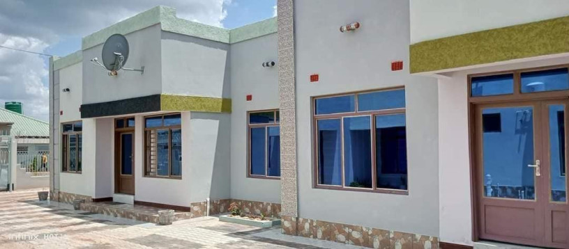 beautiful-3-bedroom-flat-for-rent-in-chalala-big-2
