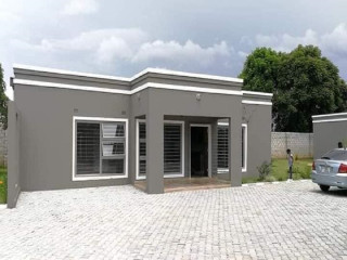 3-bedroom-flat-for-rent-in-waterfalls