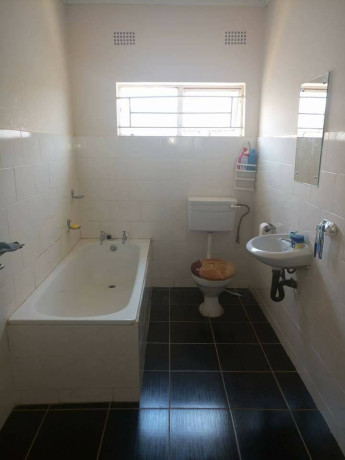 beautiful-three-bedroom-house-in-salama-park-big-6