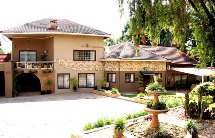 4-bedroom-house-for-sale-in-roma-big-3