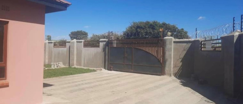 neat-and-spacious-3-bedroom-house-for-rent-in-new-kasama-big-4