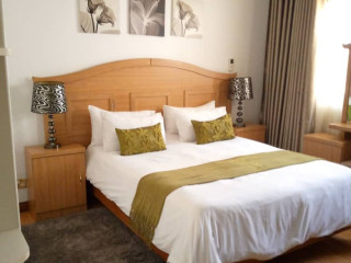 3-bedroom-flat-for-rent-in-olympia