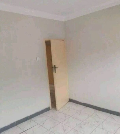 2-bedroom-flat-for-rent-in-roma-big-3