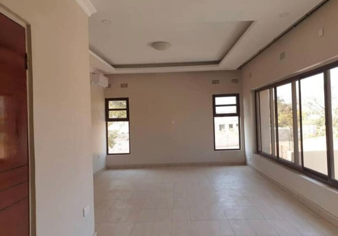 3-bedroom-house-for-sale-in-roma-big-5