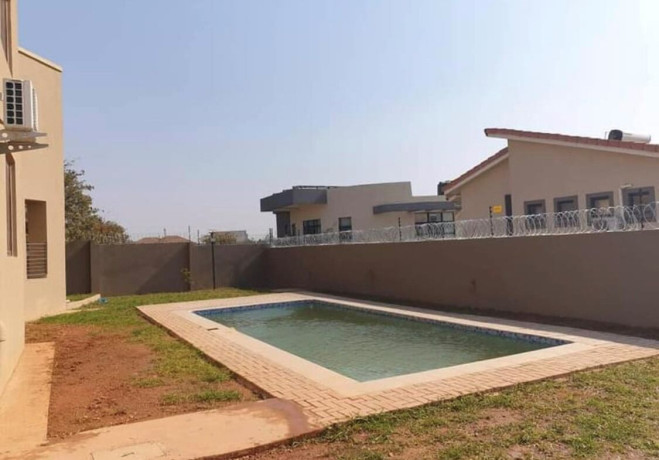 3-bedroom-house-for-sale-in-roma-big-0