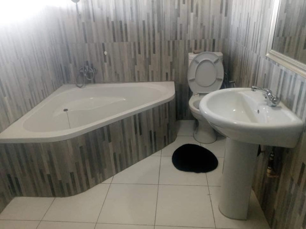 2-bedroom-flat-for-rent-in-makeni-big-3