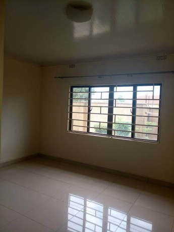 spacious-three-bedroom-flat-in-salama-park-big-3
