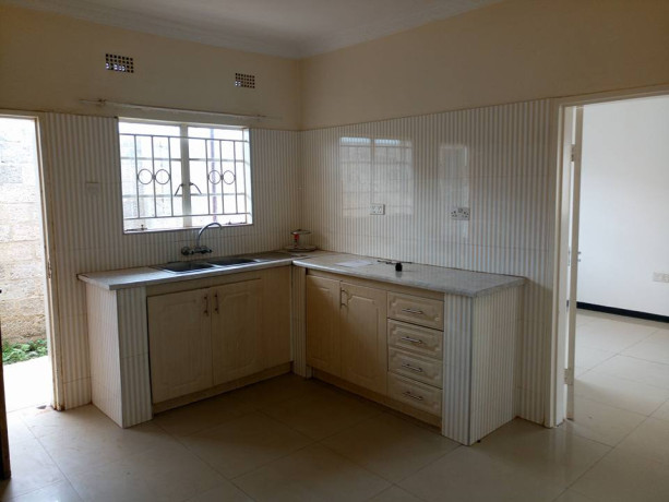 spacious-three-bedroom-flat-in-salama-park-big-1