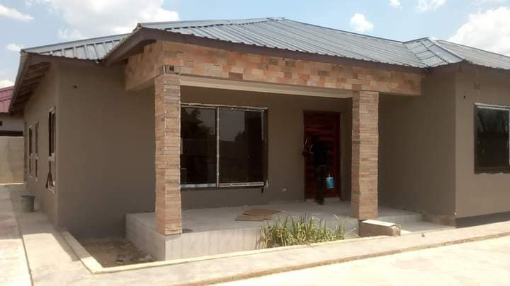 neat-three-bedroom-standalone-house-in-ibex-hill-big-2