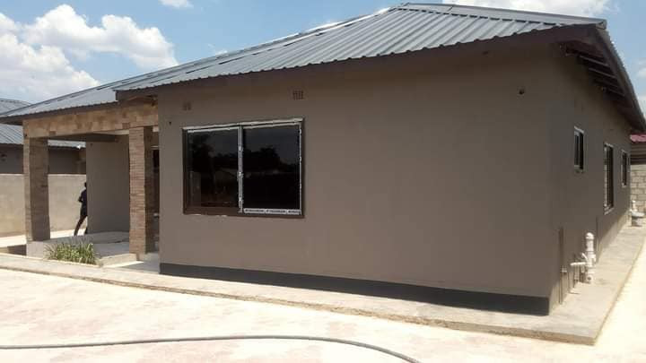 neat-three-bedroom-standalone-house-in-ibex-hill-big-5