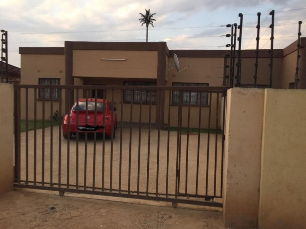 2-3-bedroom-flats-for-sale-in-ibex-hill-big-2