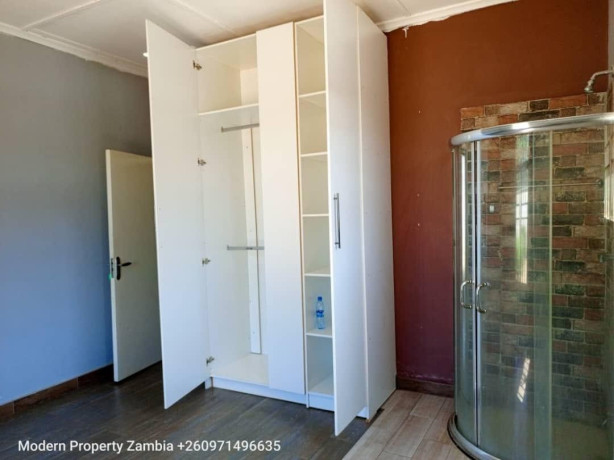 4-bedroom-house-for-sale-in-waterfalls-big-3