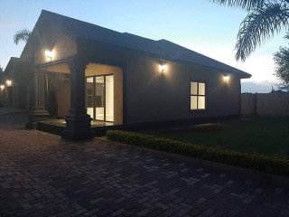 3-bedroom-flat-for-rent-in-ibex-meanwood