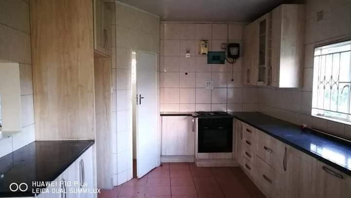 3-bedroom-flat-for-rent-in-ibex-hill-big-2