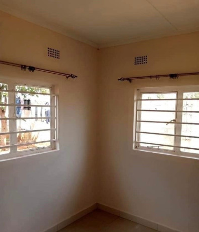 2-bedroom-flat-for-rent-in-chalala-big-4
