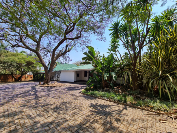 3-bedroom-house-for-sale-in-rhodespark-big-0