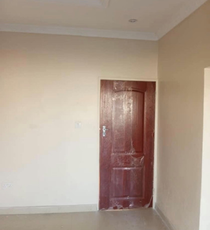 3-bedroom-flat-for-rent-in-meanwood-big-3