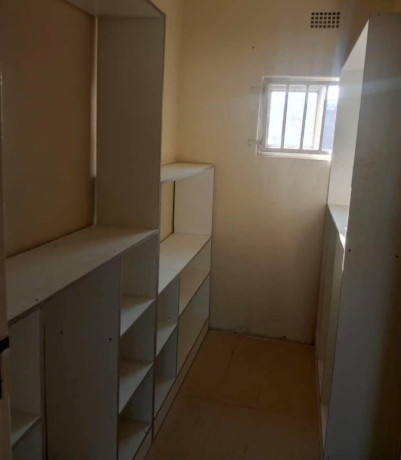 3-bedroom-flat-for-rent-in-meanwood-big-4