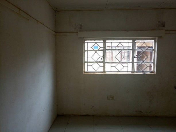 four-bedroom-house-with-ensuite-master-bedroom-and-cottage-for-rent-big-1